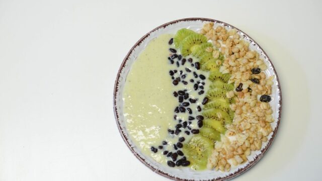 コンビニ ヨーグルト ダイエットへの活用法まとめ｜種類別カロリー・たんぱく質比較とおすすめの食べ方