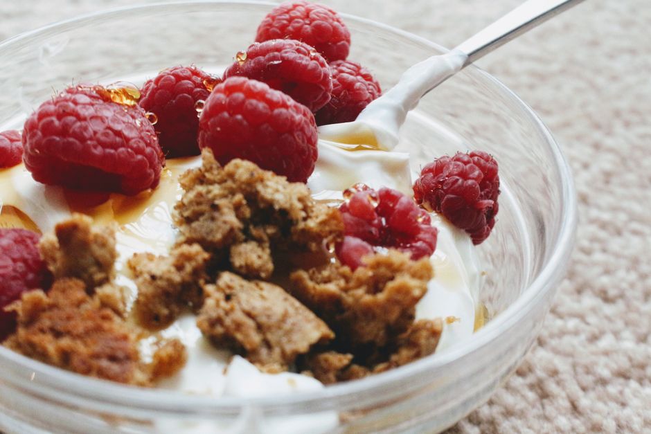 オイコスの糖質は高い？砂糖不使用とフレーバーの違いを成分表示で比較のイメージ