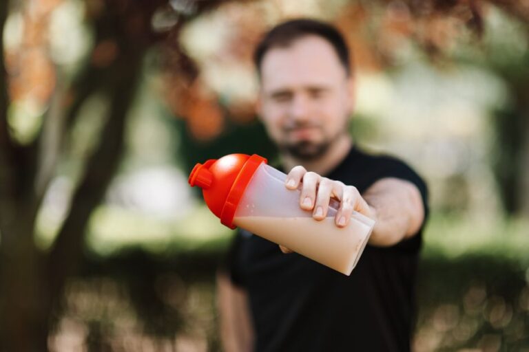 プロテインダイエットの始め方｜飲むだけで痩せない理由と置き換えの選び方