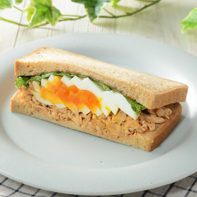ナチュラルローソンのサプリサンド たまごチキン